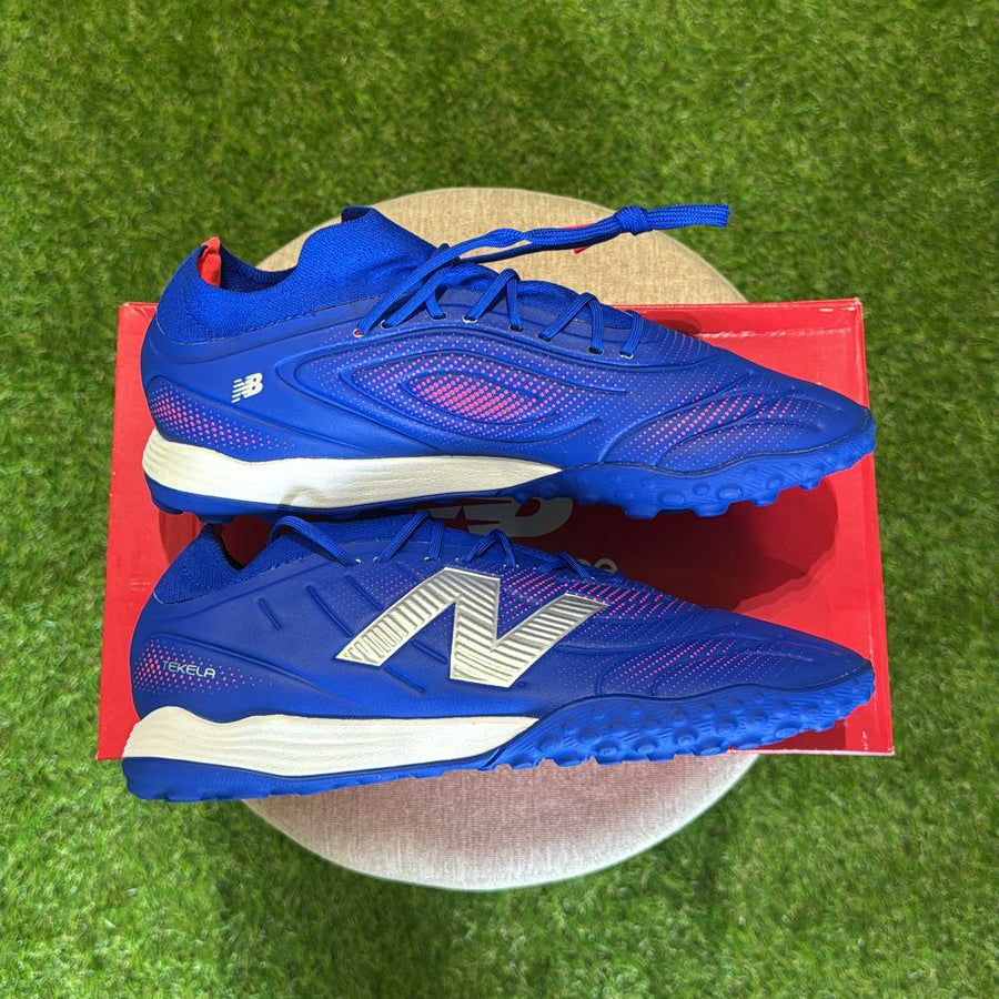 Chuteira New Balance Tekela Team Low Laced TF V5 Unissex - Society