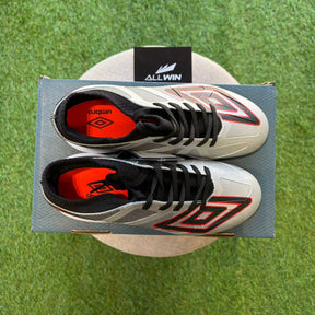 Chuteira Umbro Ultimate - Society
