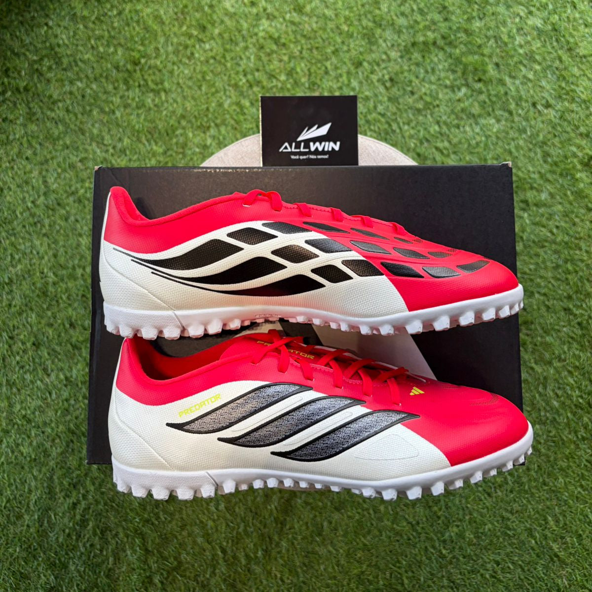 Chuteira Adidas Predator Club FT - Society