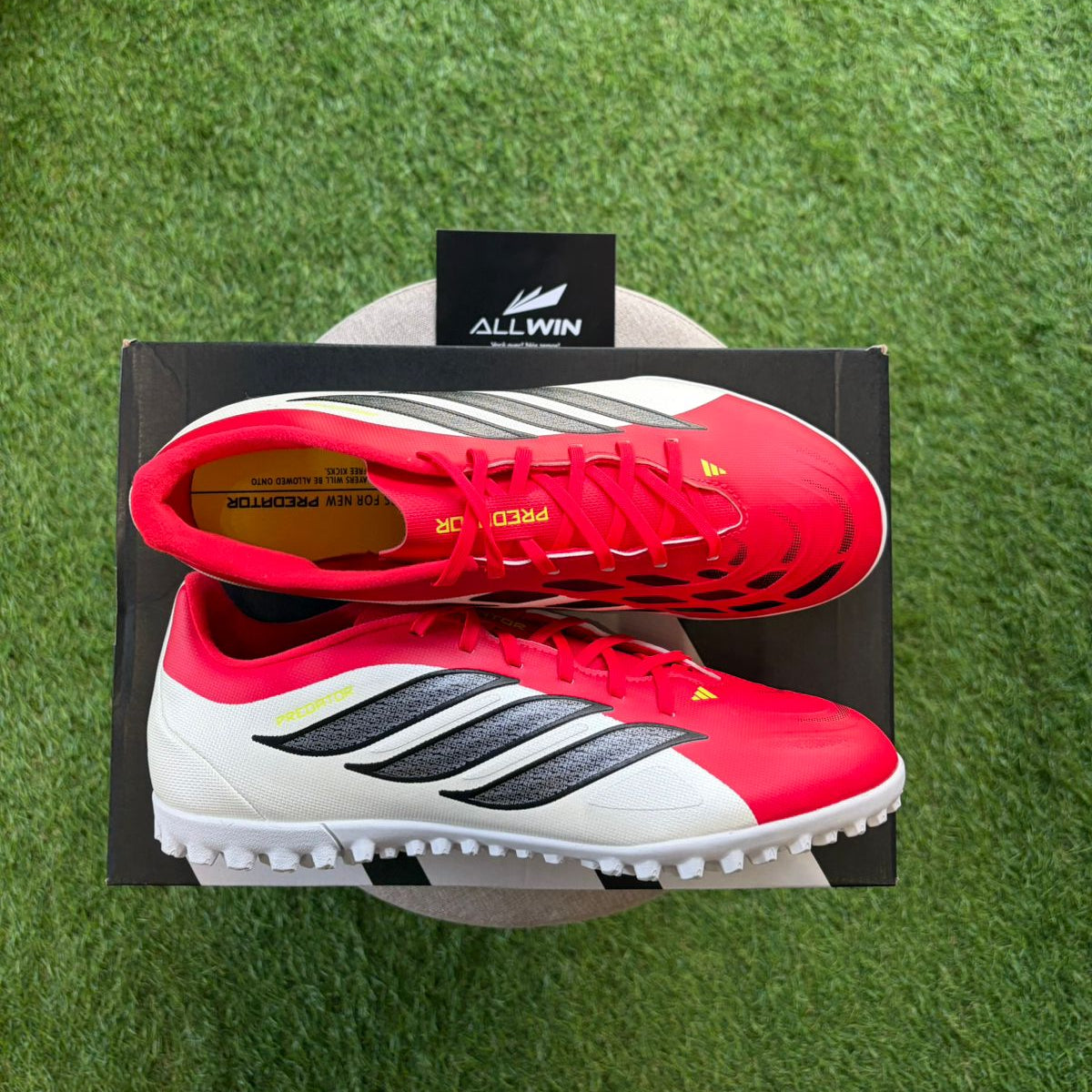 Chuteira Adidas Predator Club FT - Society