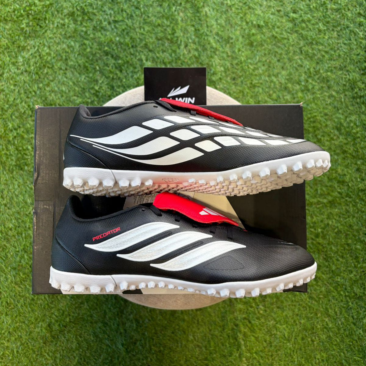 Chuteira Adidas Predator Club - Society