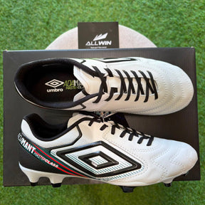Chuteira Umbro Adamant Master Class - Campo