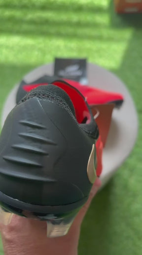 Chuteira Nike Phantom 6 Low FG Elite - Campo